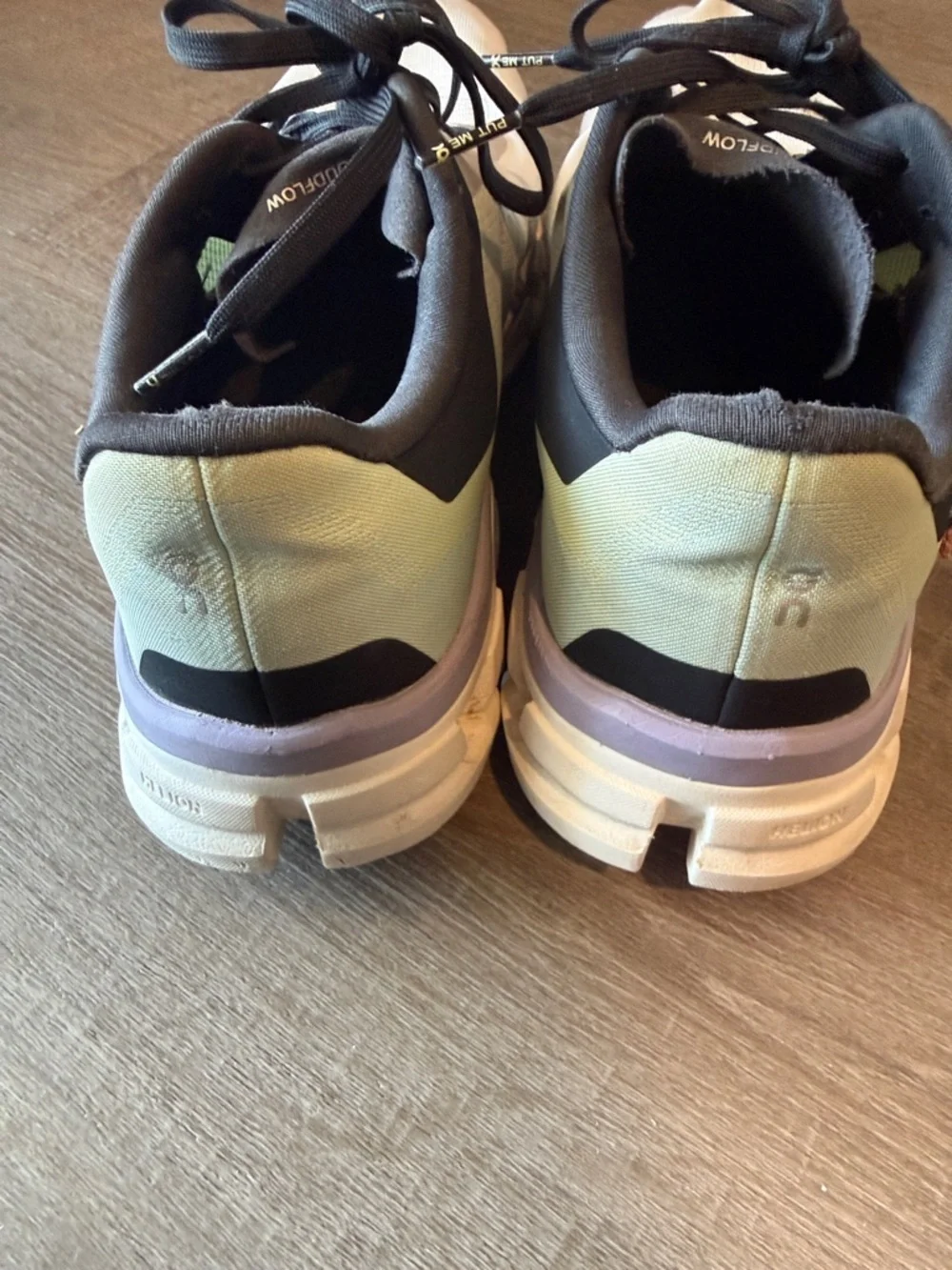 On Running Women's Sneakers in Light Gray with Lavender and Black Sz 9.5
